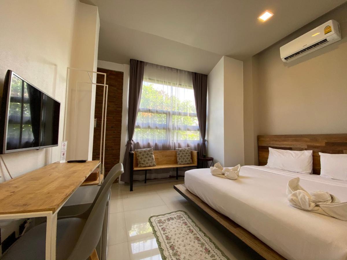 Hostal Sherloft & *