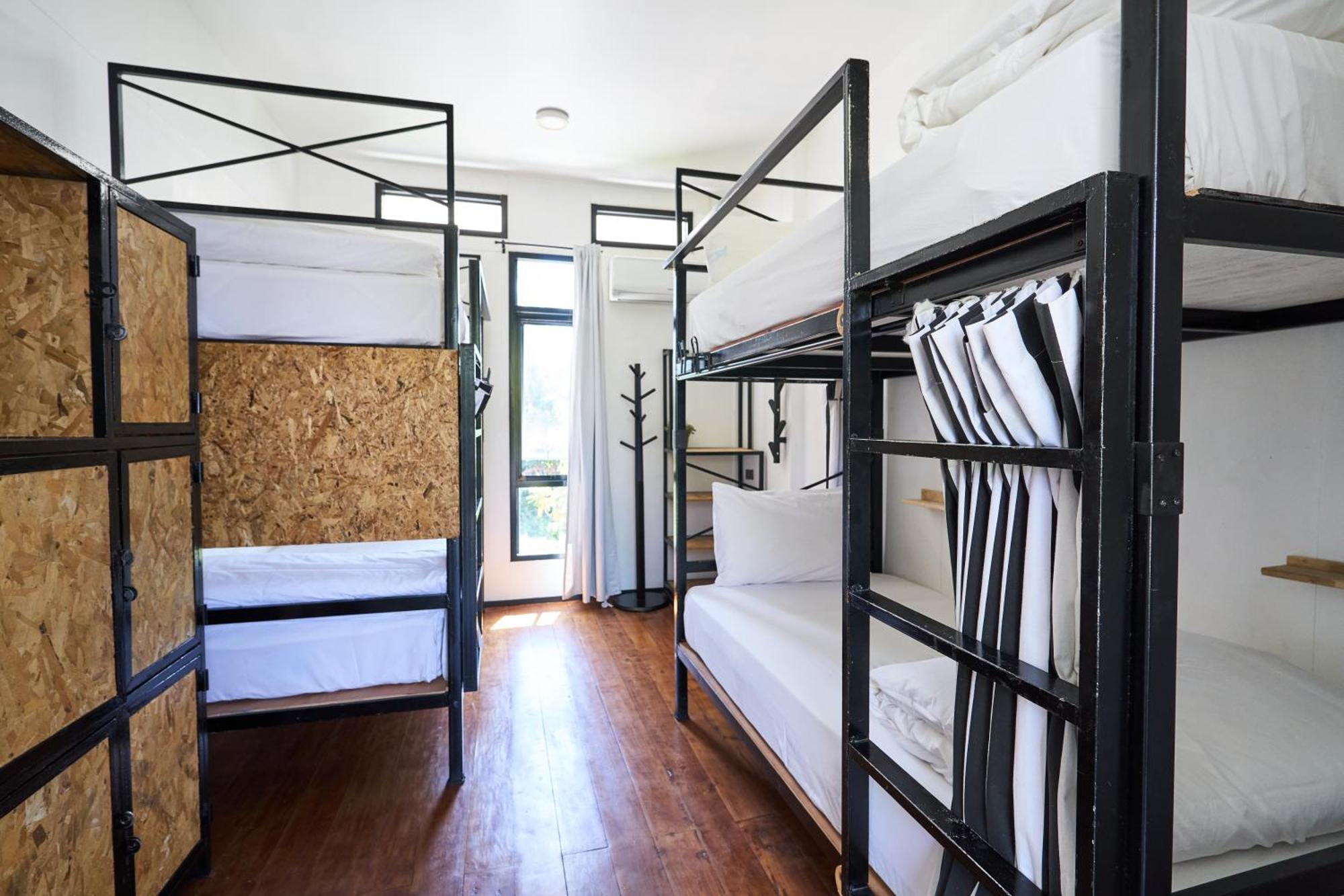Hostal Sherloft &