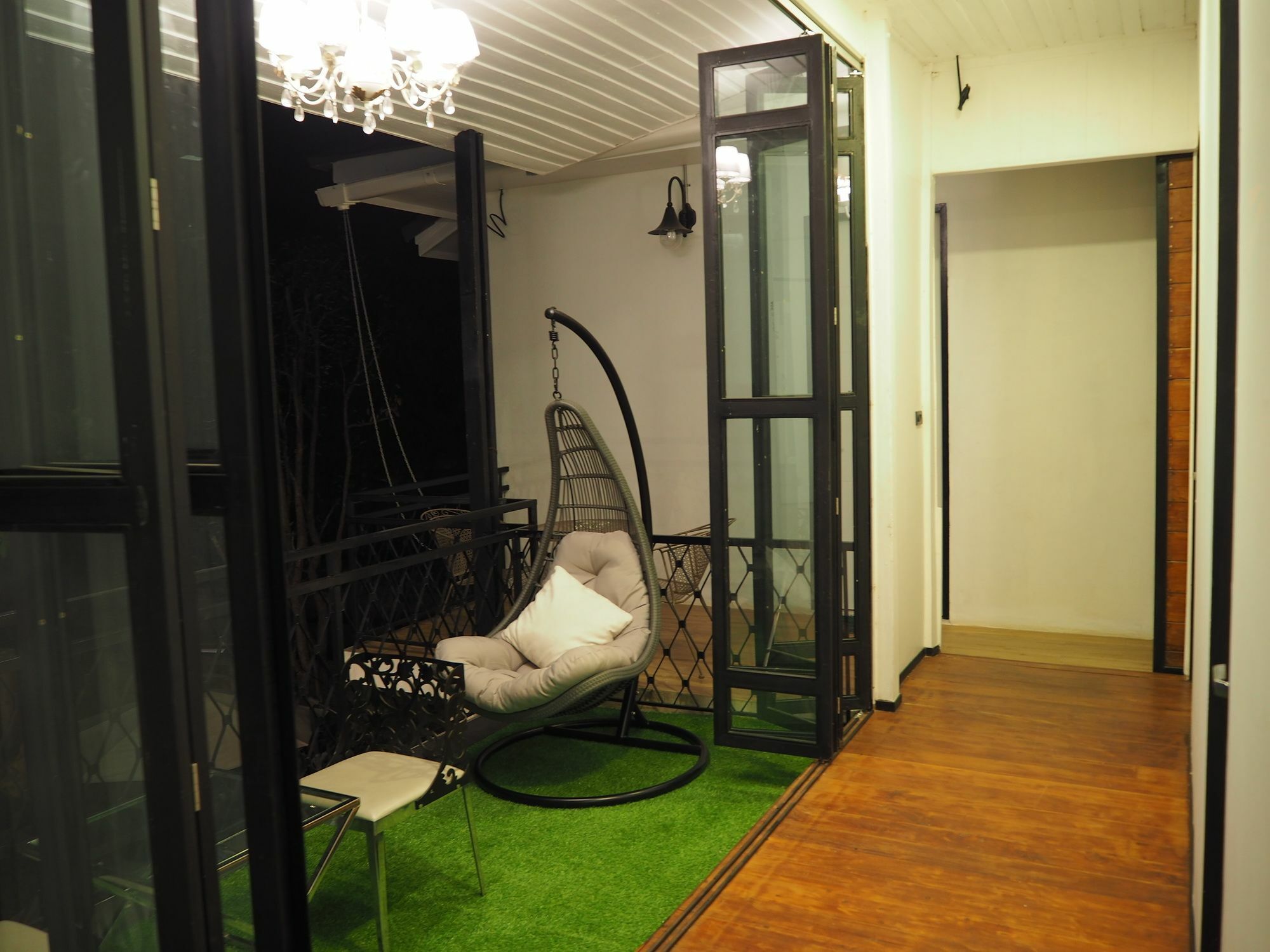 Hostal Sherloft &